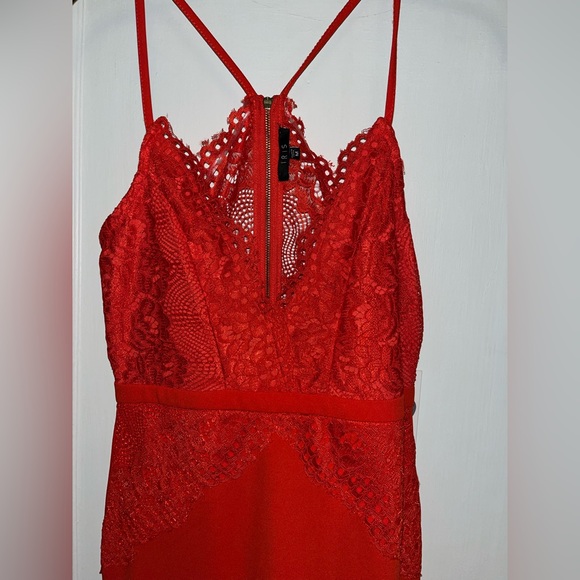 NWT Iris Vibrant Red Lace Dress - Picture 3 of 8